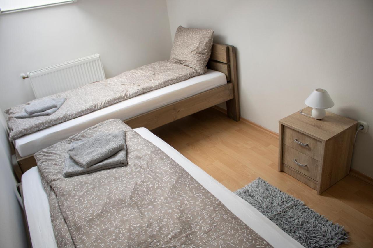 Csalogány Apartman Szekszárd Exterior foto