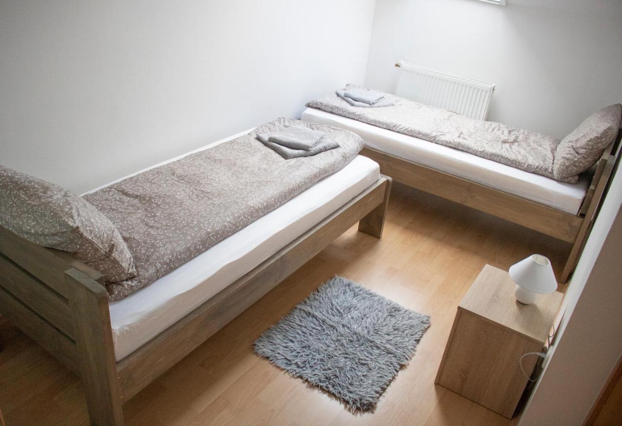 Csalogány Apartman Szekszárd Exterior foto